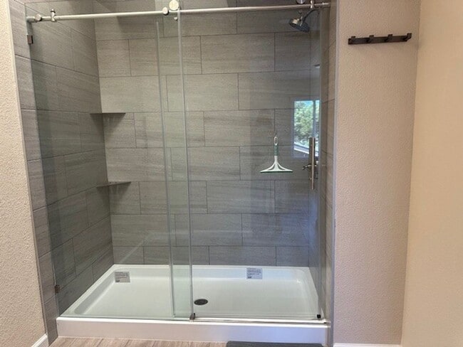 Building Photo - Beautifully Remodeled 2-Story Home in Exce...
