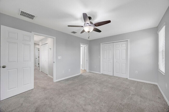 Building Photo - 3 Bedroom 2 Bathroom Townhouse