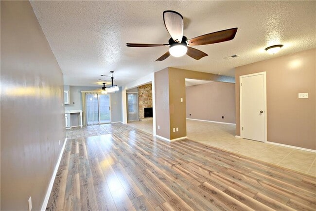 Building Photo - 11028 Hard Rock Rd