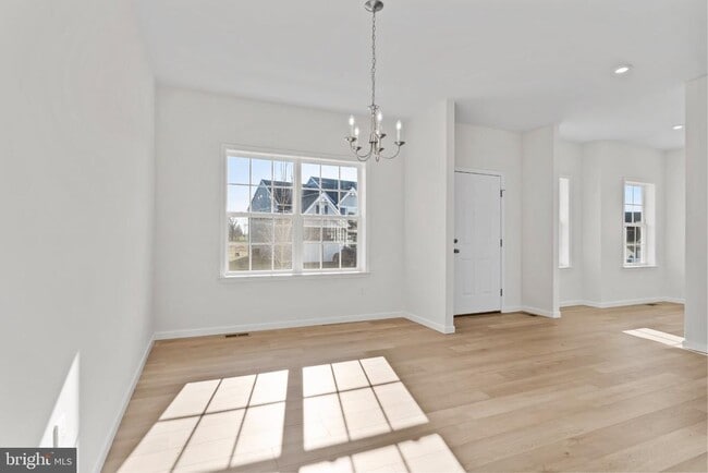 Building Photo - 32 Pamela Dr