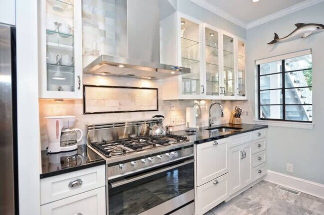 Building Photo - 600 Hermitage Ct