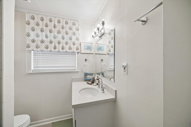 Building Photo - 3110 Castlewood St