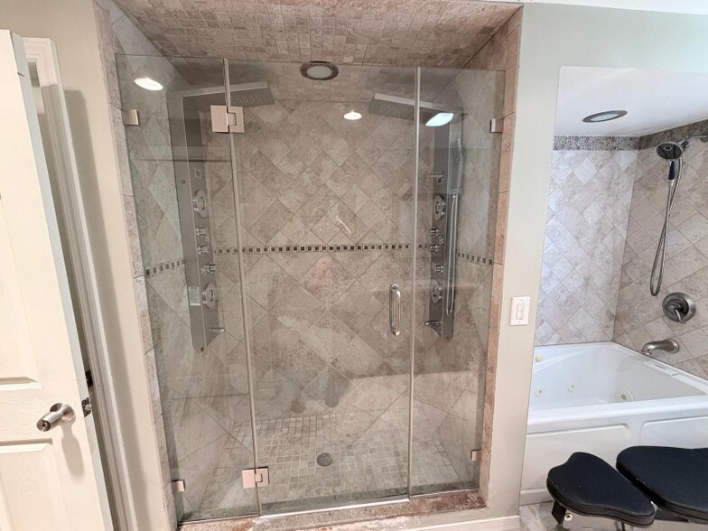 Building Photo - 427 Lake St