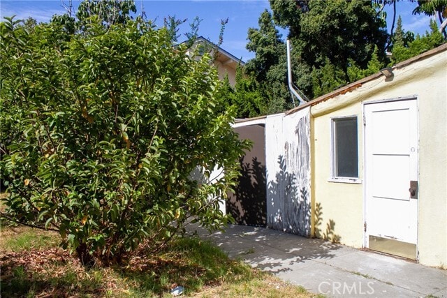 Building Photo - 335 W Hillcrest Blvd