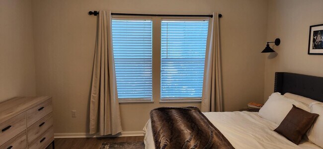 Building Photo - 2801 Chancellorsville Dr