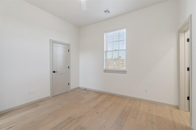 Building Photo - 18835 Selah Wy