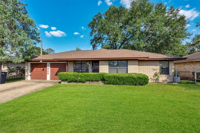 Primary Photo - 10402 Hollyglen Dr