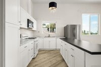 Building Photo - 9427 Vista Dr