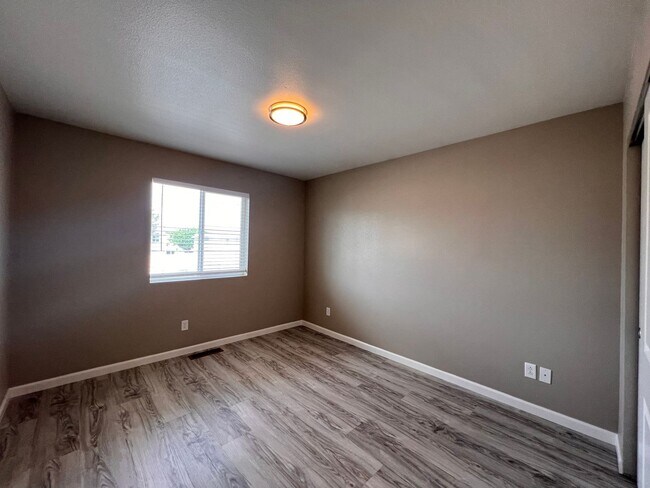 Building Photo - 815 Starlite Dr