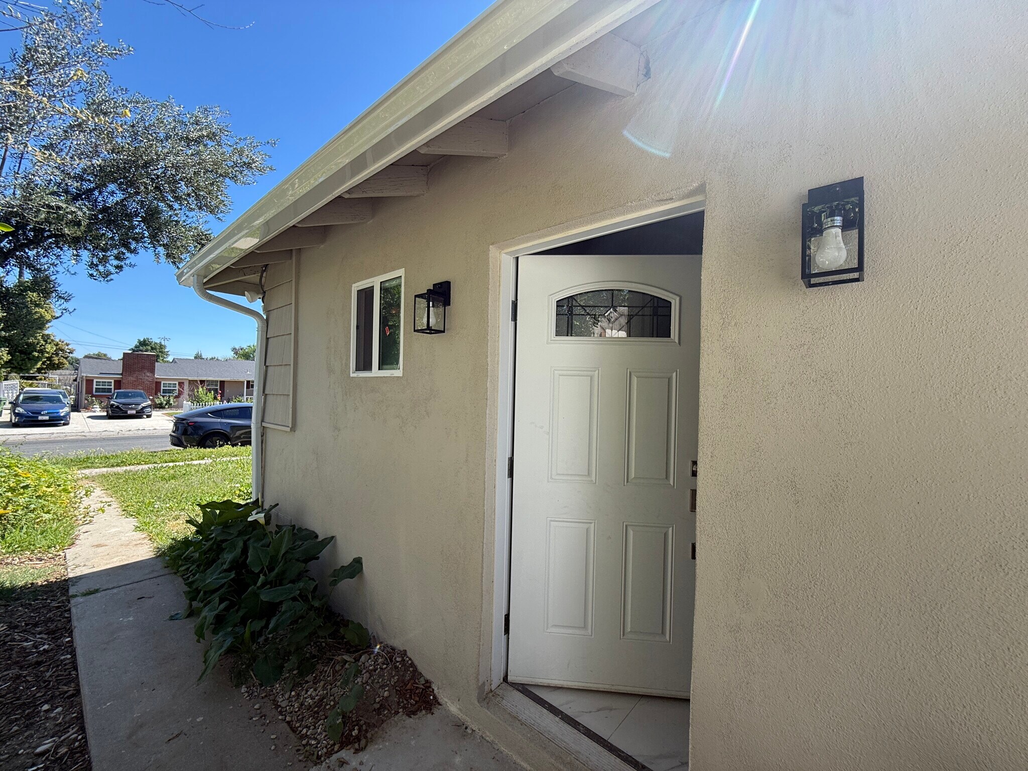 Building Photo - 8431 Oso Ave