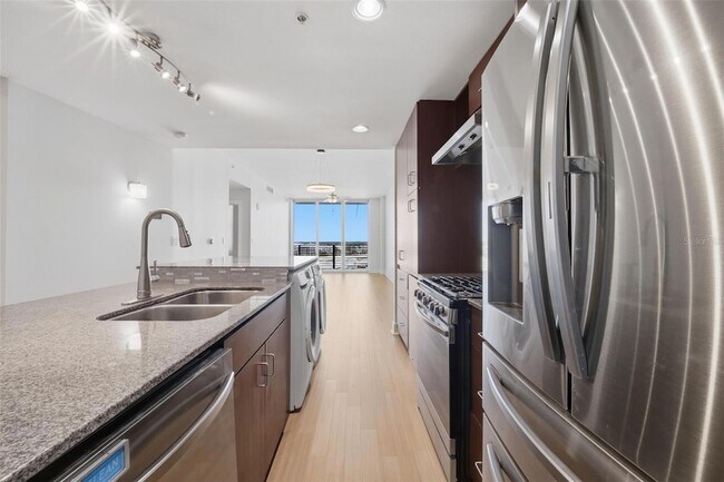 Building Photo - 1208 E Kennedy Blvd