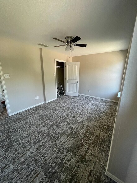 Building Photo - Room in Duplex on Arbor Ave
