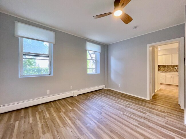 Building Photo - 259 3rd St