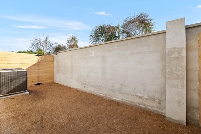 Building Photo - Gated Luxury Townhomes for Rent in North McAllen | Long-Term Lease at Colgate Crossings