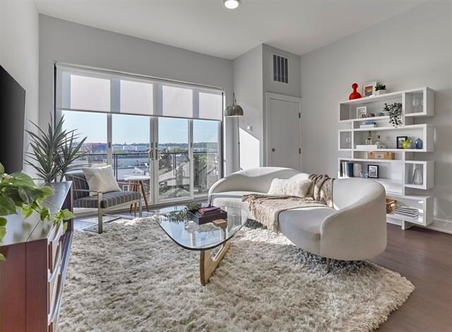 Building Photo - 260 AVENUE E