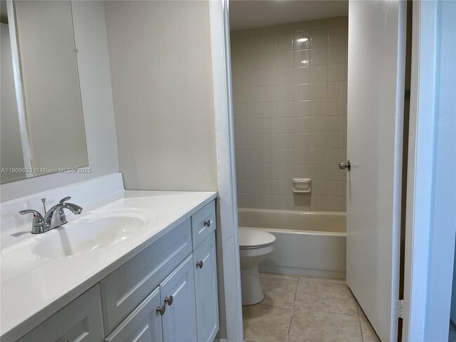 Building Photo - 10815 SW 112th Ave