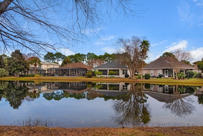 Building Photo - Spacious unfurnished 4B/3B home in Gated Community of Emerald Lakes