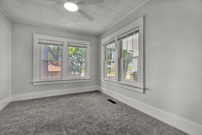 Building Photo - 202 S School Ave