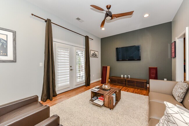 Building Photo - 332 Magnolia Ave