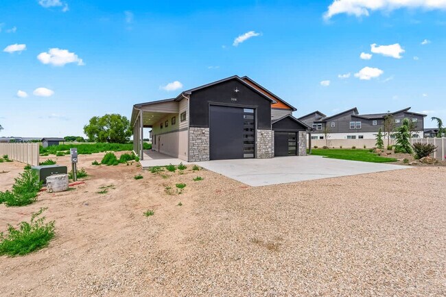 Building Photo - 303 CM Rdg Ln