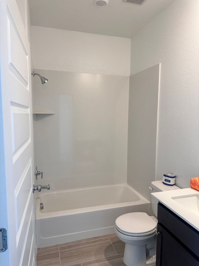 Building Photo - 1/2 off first full months rent with possession by 4/17/2026