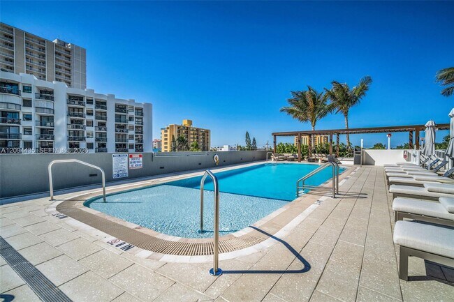 Building Photo - 900 N Ocean Blvd