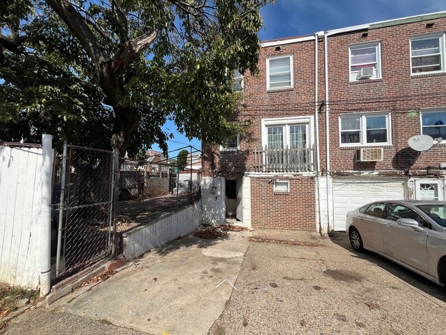 Building Photo - 2800 Disston St