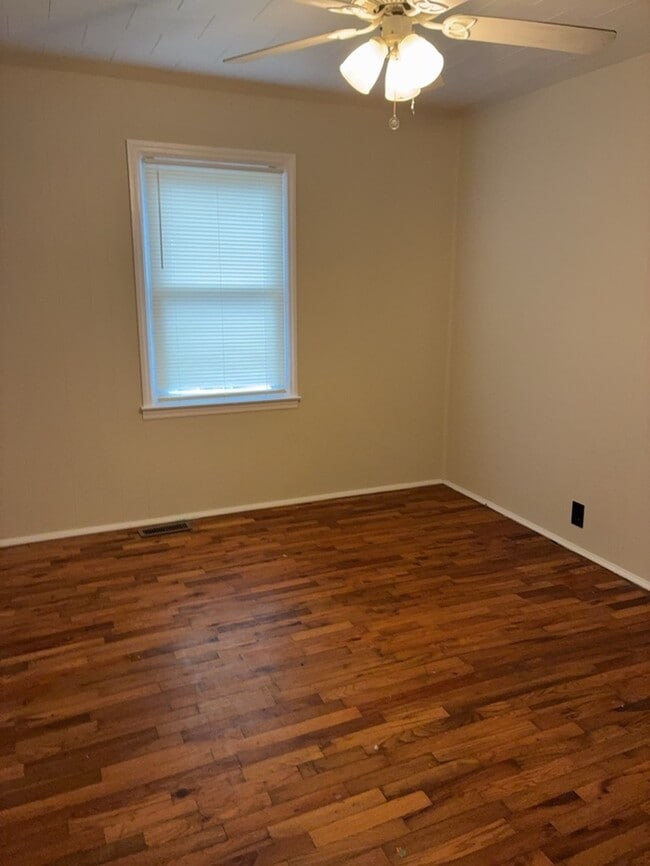 Building Photo - 220 Mauldin St