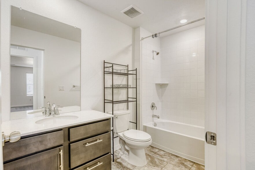 Building Photo - 6750 Juniper Dr