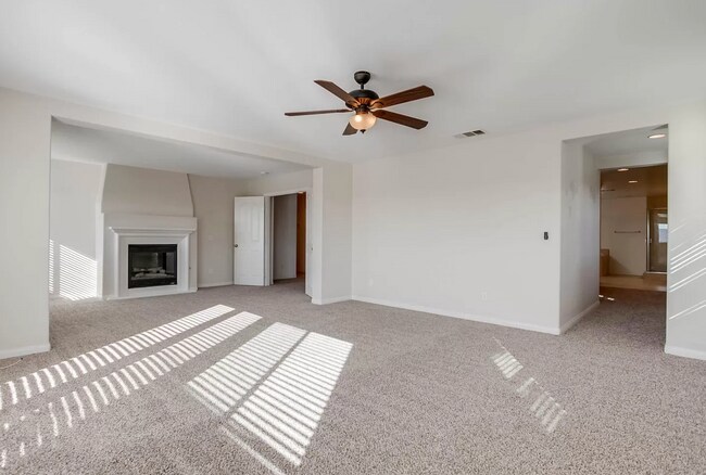Building Photo - 1059 Vista Pointe Blvd