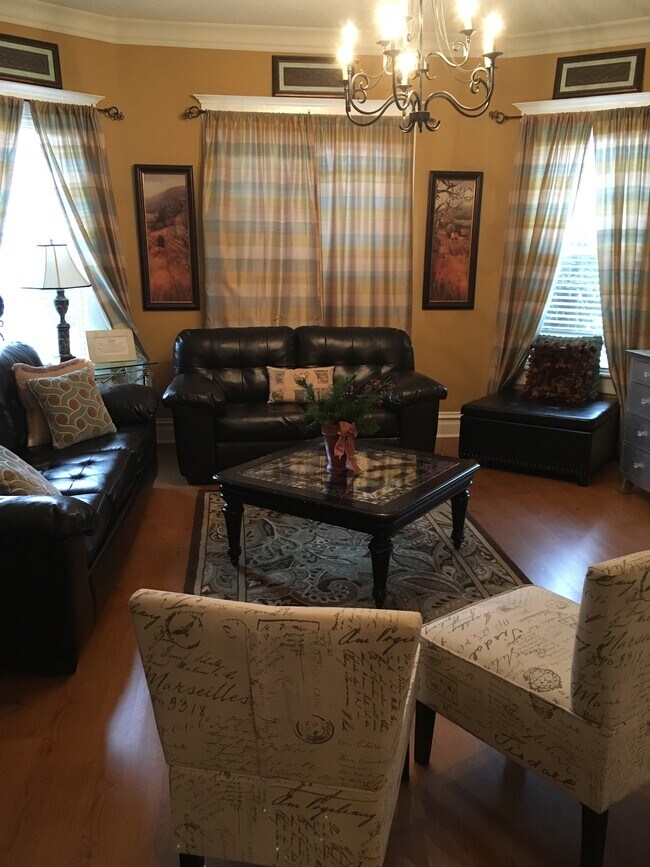 Building Photo - 1905 Ivy St