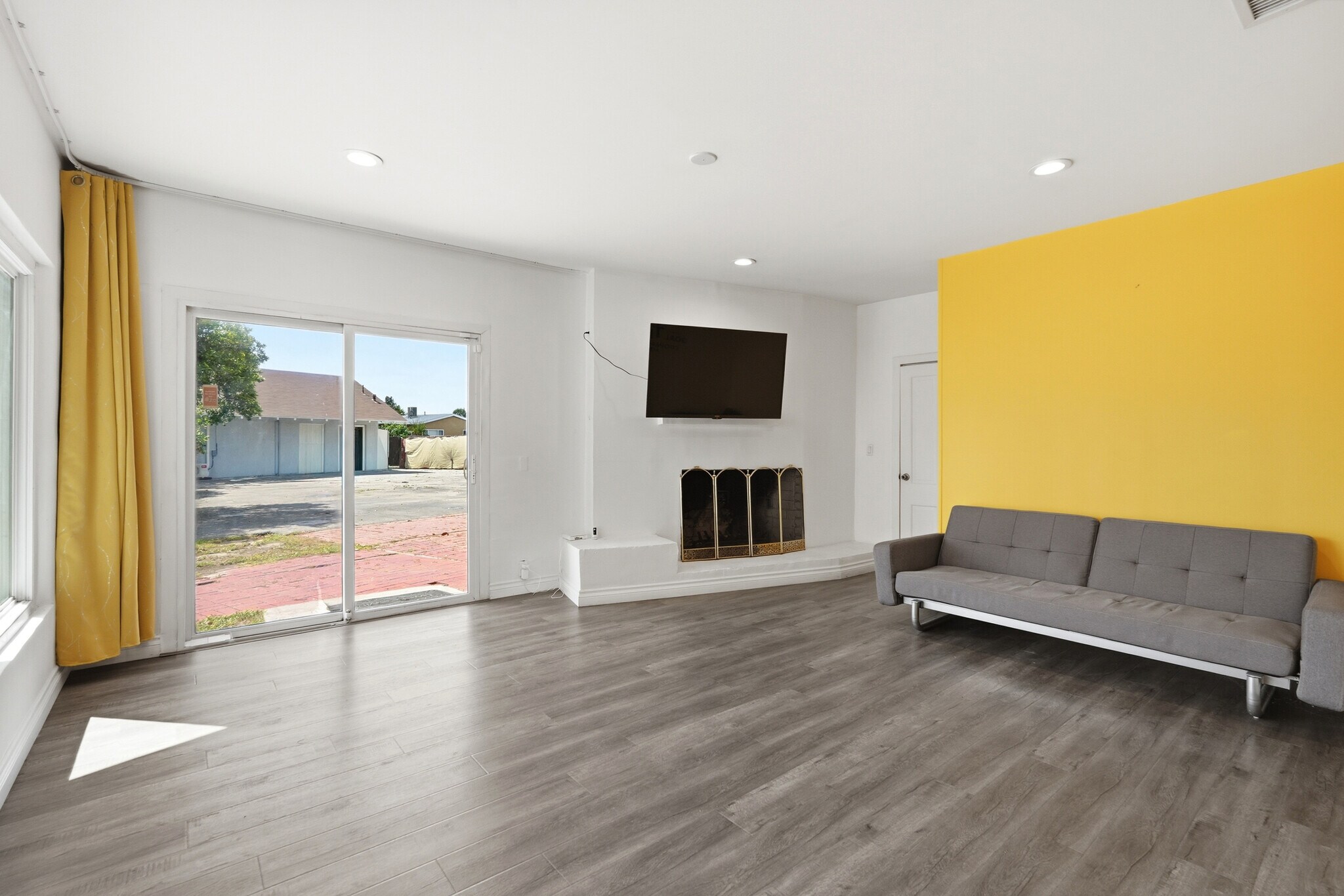 Building Photo - 8647 Corbin Ave