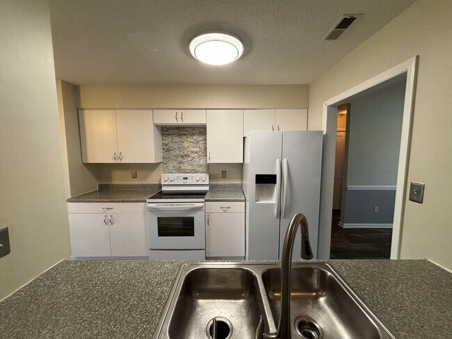 Building Photo - 5405 Beretta Way