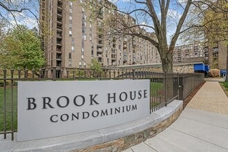 Building Photo - 44 Washington St