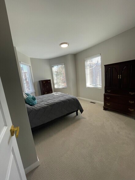 Bedroom2 entry - 5442 Trinity St