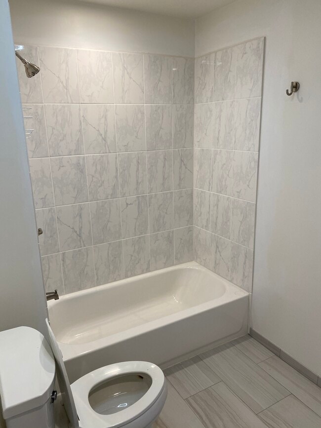 Building Photo - 5 Oak Crest Ct