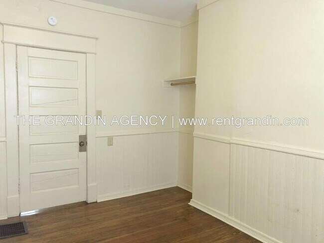 Building Photo - 1220 Dale Ave SE