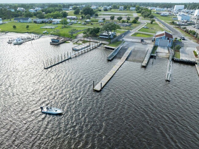 Building Photo - Stunning 4 bedroom 2.5 bath home located in Hampstead Wyndwater Community