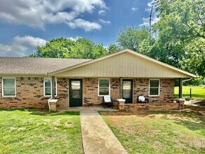 Building Photo - Unit 1