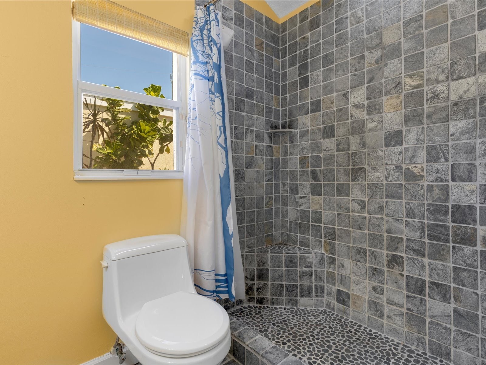 Master bath - 145 18th Ave SE