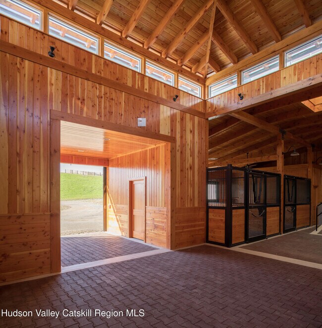 Building Photo - 243 Morton Rd