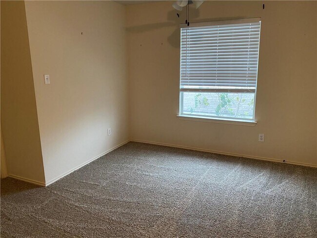Building Photo - 1229 Vincent Pl