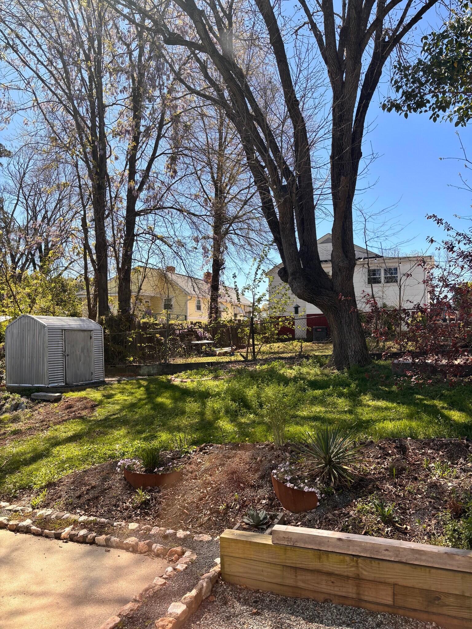 Building Photo - 620 Massey Ave