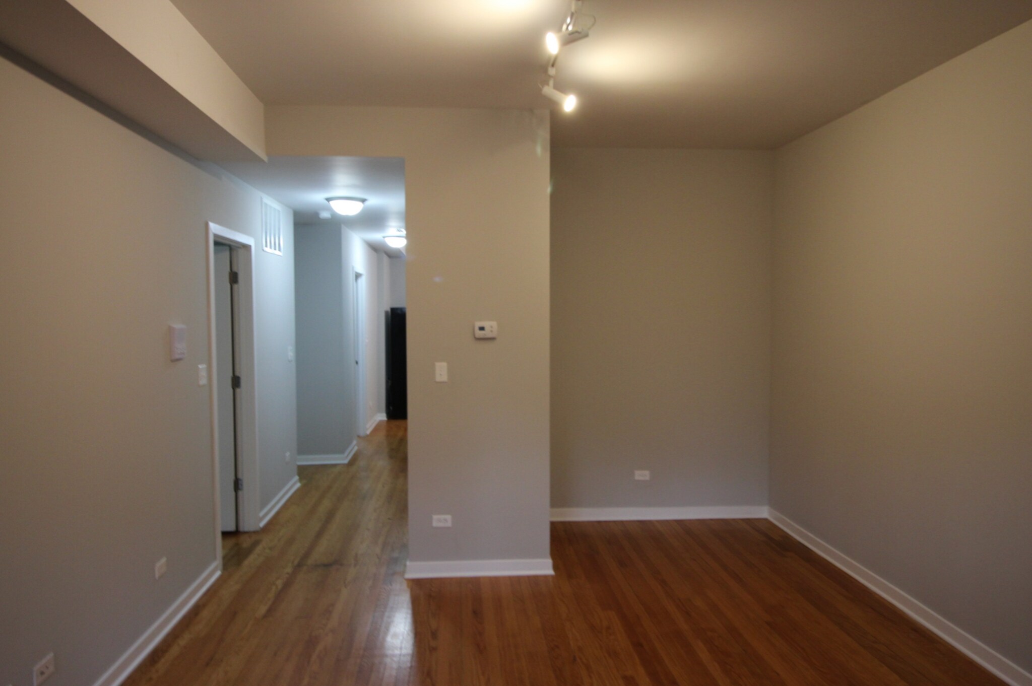 Building Photo - 2321 W Arthur Ave
