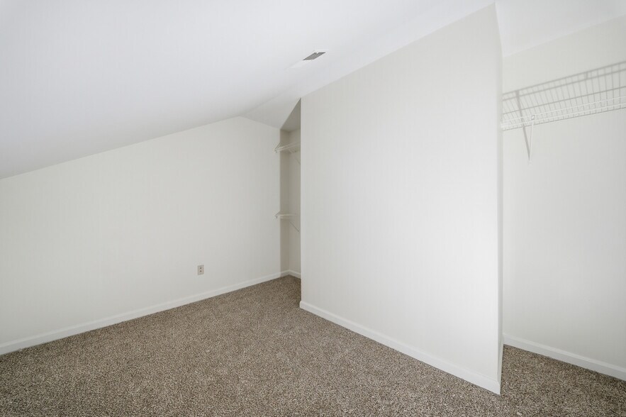 Building Photo - 4732 Brompton Dr