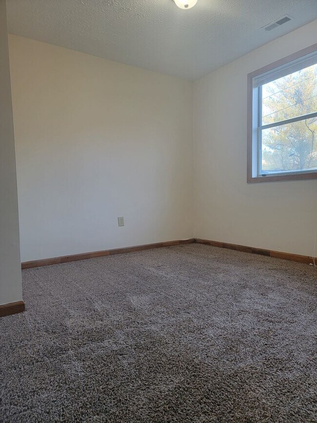 Building Photo - 1137 Dale Dr