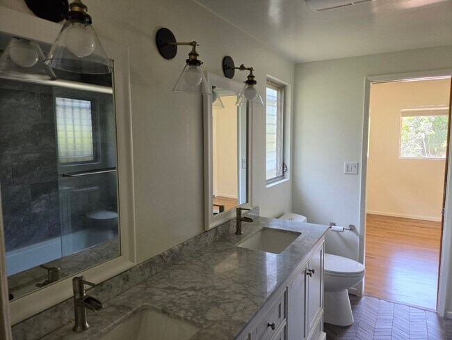Building Photo - 4734 Laurelgrove Ave