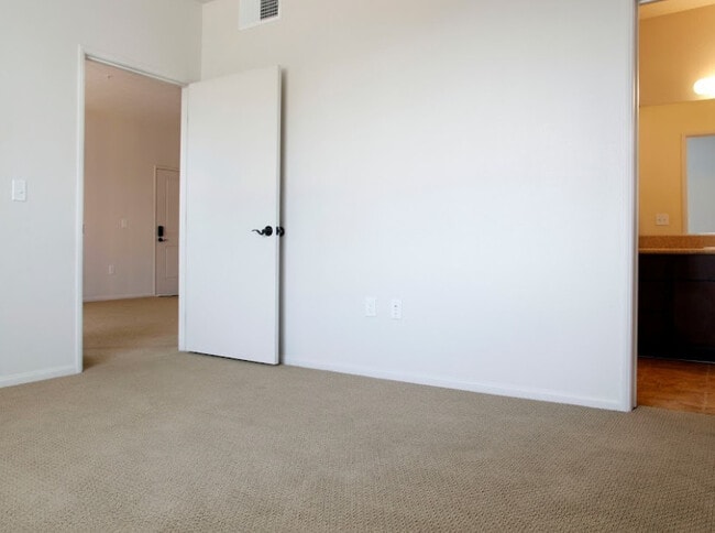 Building Photo - Grove at Sunset Court