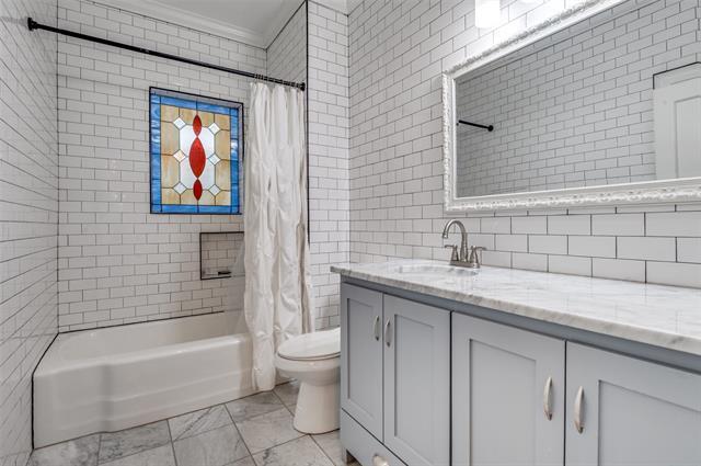 Building Photo - 5146 Goodwin Ave