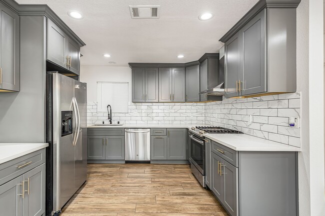 Building Photo - 7401 Valaria Dr